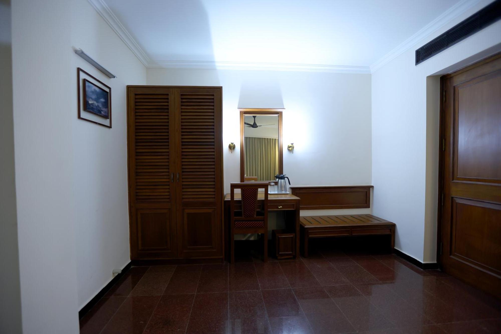 Breeze Residency Hotel Tiruchirappalli Eksteriør billede