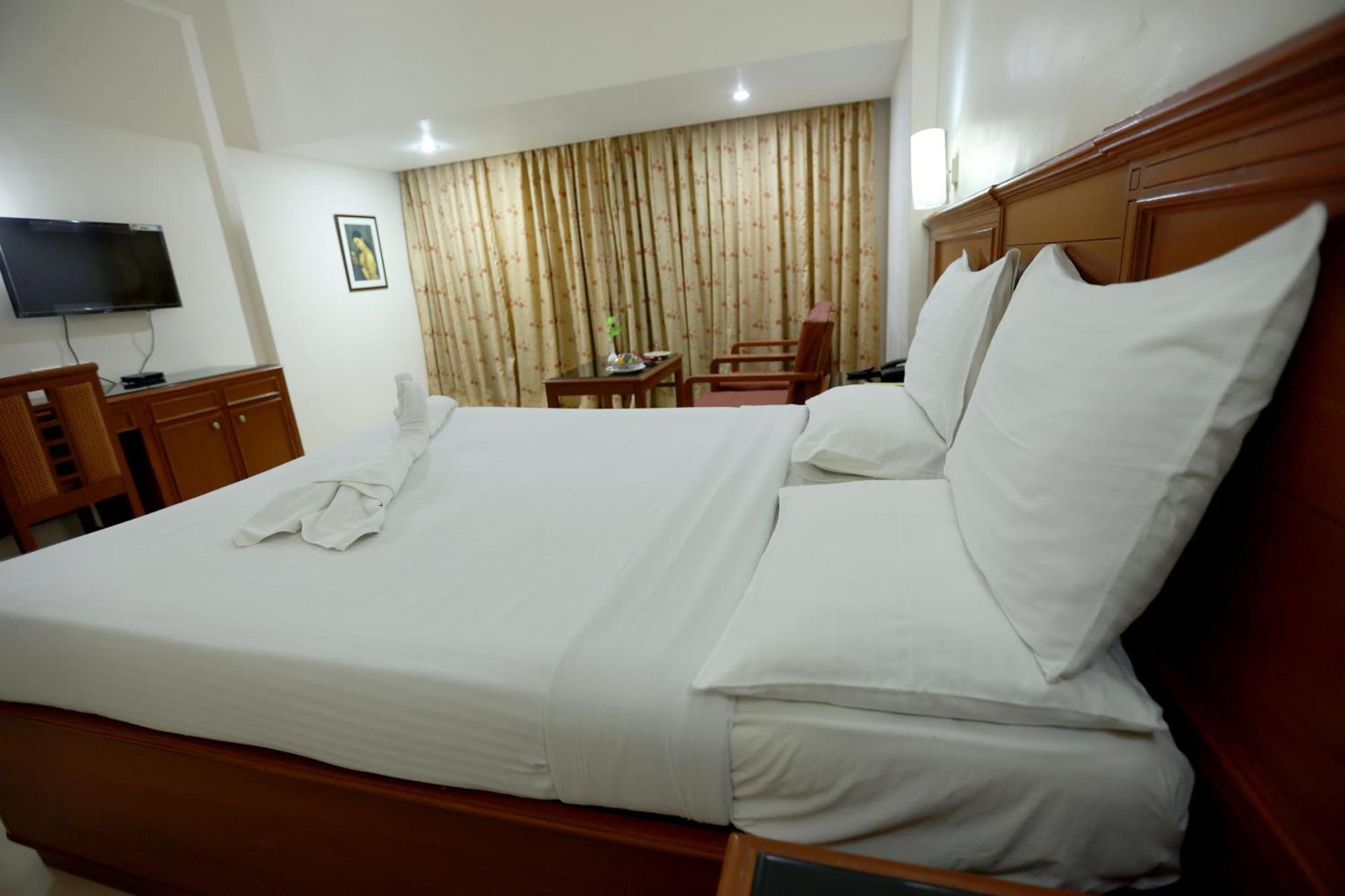 Breeze Residency Hotel Tiruchirappalli Eksteriør billede