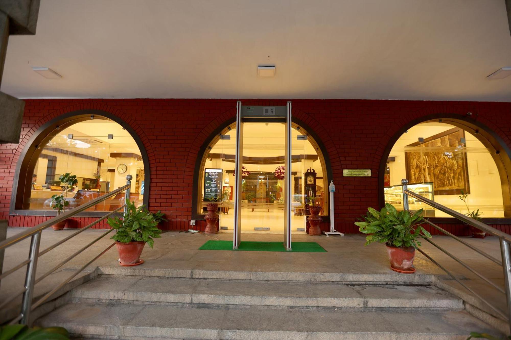 Breeze Residency Hotel Tiruchirappalli Eksteriør billede